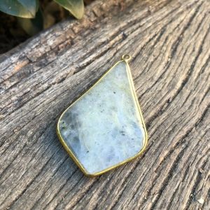 labradorite gemstone pendant