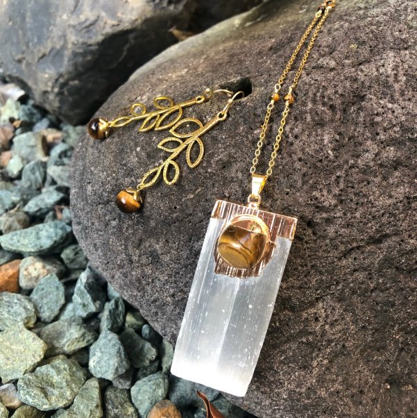 selenite and tiger eye necklace tutorial