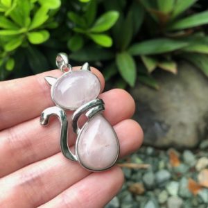 rose quartz cat gemstone pendant