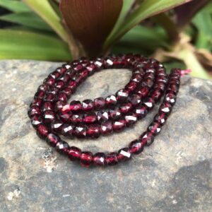 garnetfacetedcubebeads4mm4 garnet cube gemstone beads 4mm