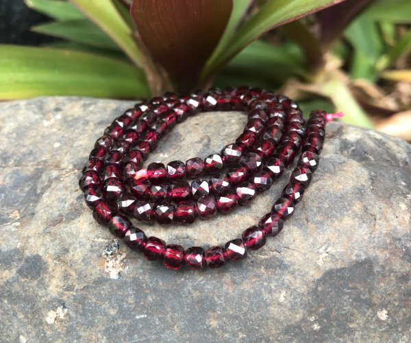 garnet cube gemstone beads 4mm