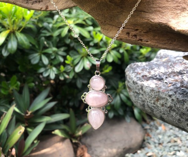 rose quartz gemstone pendant