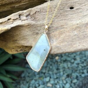labradorite gemstone pendant